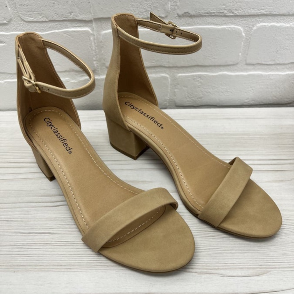 Natural colored block heel